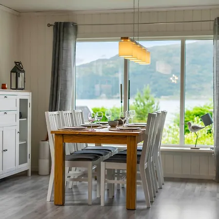 Fjordferien Holiday home Rovde